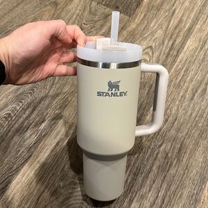 THE QUENCHER H2.0 FLOWSTATE™ TUMBLER (SOFT MATTE40 OZ. This is the new rubber